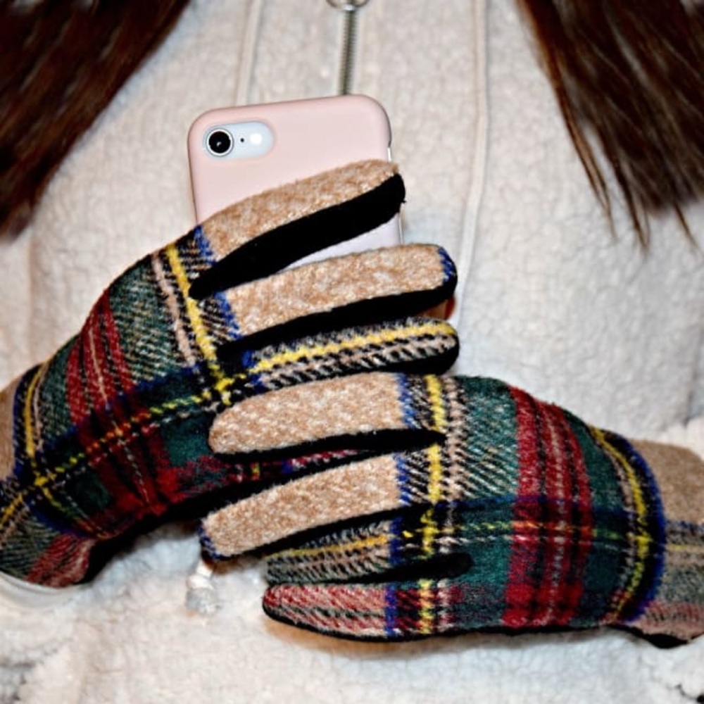 Tartan plaid touchscreen gloves, size medium